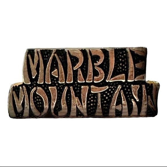 Vintage MARBLE MOUNTAIN Pin U.S. Army Pin Hat Pin USMC Pin Lapel Pin - Picture 1 of 2